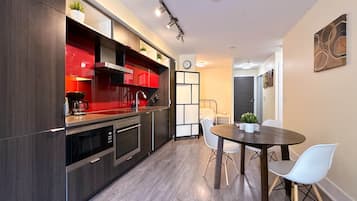 Classic Apartment | Private kitchen | Coffee/tea maker, fridge, microwave, oven