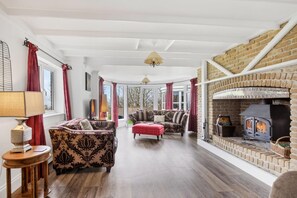Living area - 6 Bed in Bideford (oc-47214) (Westward Ho!)