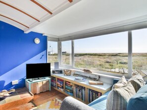 TV, fireplace - 2 Bed in Dungeness (oc-bt079) (Folkestone)