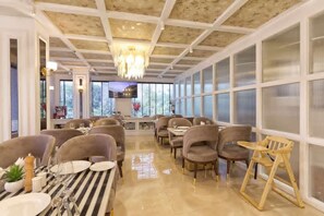 Dining - Royal 9 Hotel And Banquet (Meerut)