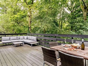 Outdoor dining - 3 Bed in Brockenhurst (oc-47431) (Beaulieu)