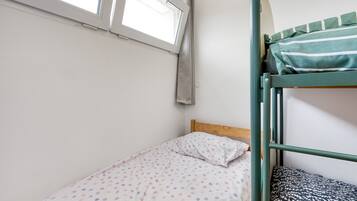 1 habitación, wifi y ropa de cama