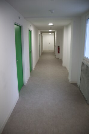 Interior - Room with Shared Terrace and Wi-Fi 10 Minutes from the Sea (Mudaison)