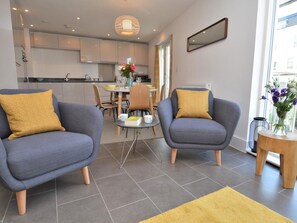 TV - 2 Bed in Bournemouth (oc-48516) (Bournemouth)
