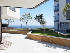 Terrace/patio - 2 Bed in Bournemouth (oc-48516) (Bournemouth)