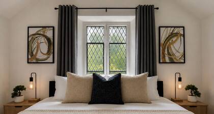 Historic Gatehouse | Private Garden | Oswestry