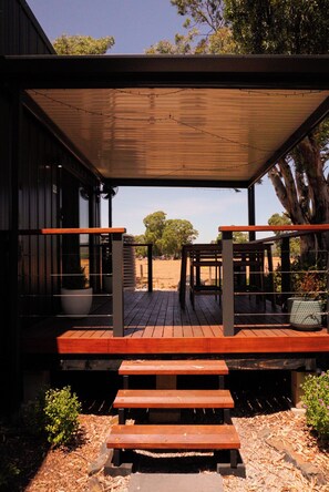 Outdoor dining - FARM STAYS (Myponga)