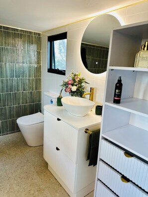 Bathroom - FARM STAYS (Myponga)