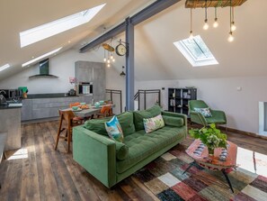 TV, fireplace - 2 Bed in Umberleigh (oc-49558) (High Bickington)