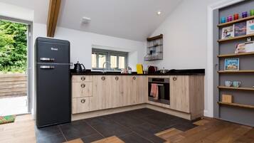 Oven, dishwasher, high chair, cookware/dishes/utensils