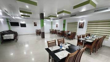 Suite | Dining