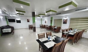 Suite | Dining - Arya International  (Kunnathunad)