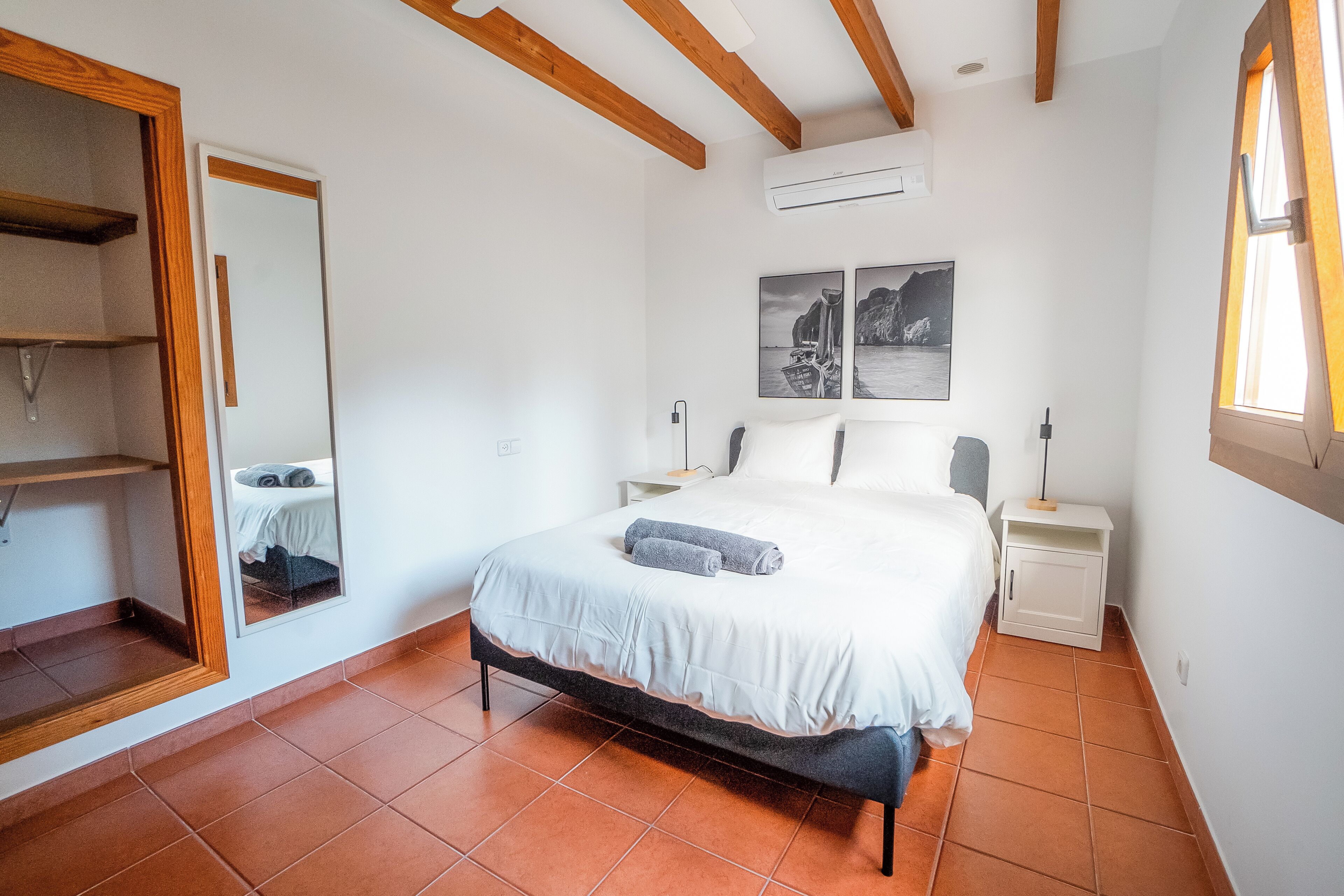 2 bedrooms, iron/ironing board, Internet, bed sheets