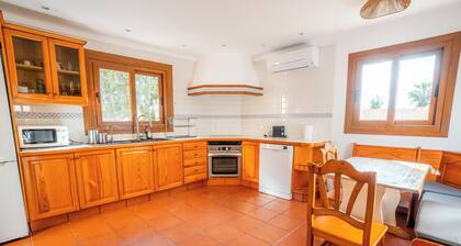 Private Villa: Pool, BBQ, and Parking - Palma
