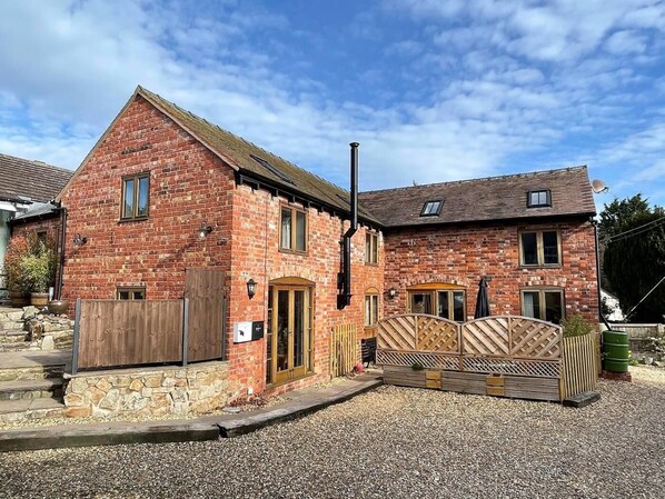 Exterior - 4 Bed in Shrewsbury (oc-50180) (Pontesbury)