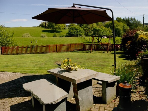 Outdoor dining - 1 Bed in Hawkshead (oc-llh16) (Hawkshead)