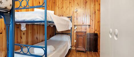 2 bedrooms, WiFi, bed sheets