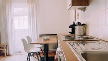 Apartment, 2 Schlafzimmer, Balkon, Bergblick | Eigene Küche | Kühlschrank, Ofen, Herdplatte, Geschirrspüler