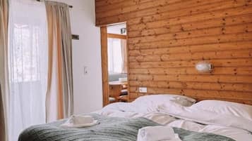 Laptop workspace, WiFi (free)