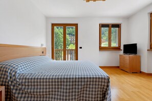 2 bedrooms, bed sheets