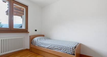 Bocenago Duplex Apartment with Mountain View, Private Terrace and Wi-Fi