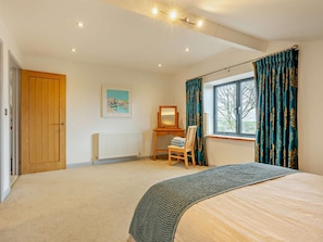 Travel cot, free WiFi, bed sheets - 3 Bed in Blandford Forum (oc-49993) (Milton Abbas)
