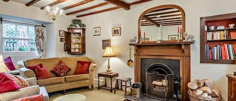 TV, fireplace
