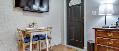 Apartment (0 Bedroom) | Interior