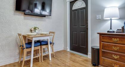 Historic Downtown Hub! Lebanon Apt