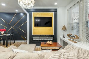 Interior - 1 Mi to Broad St Subway! Walkable Philadelphia Gem (Philadelphia)