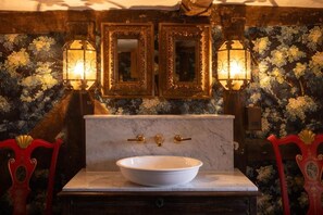 Bathroom - Castle Lodge (Ludlow)
