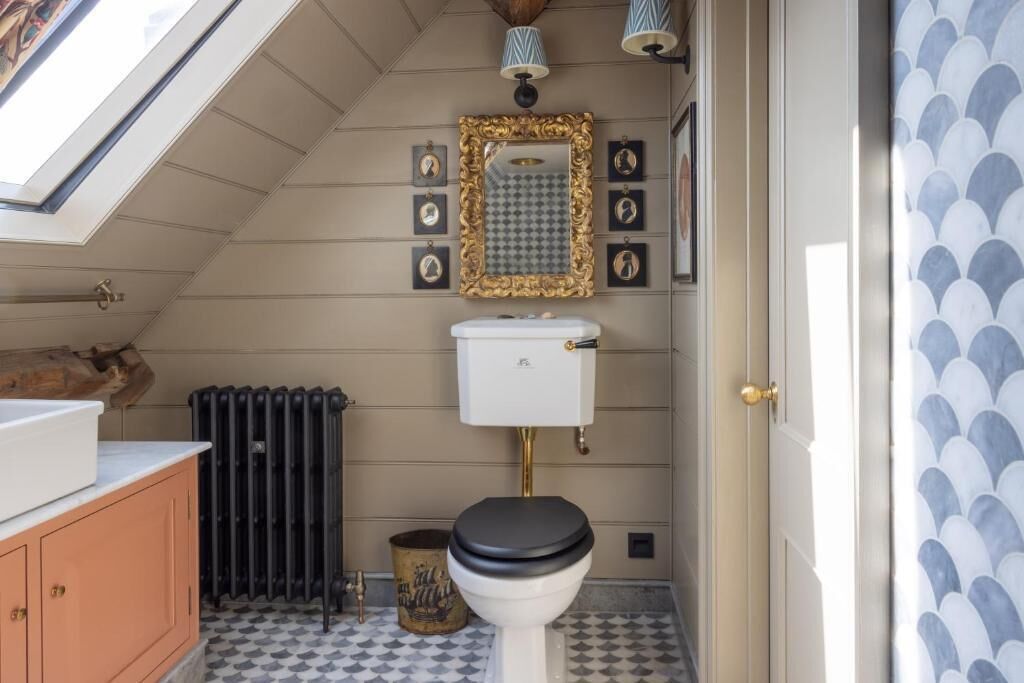 Superior Studio, Kitchen, City View | Bathroom | Slippers
