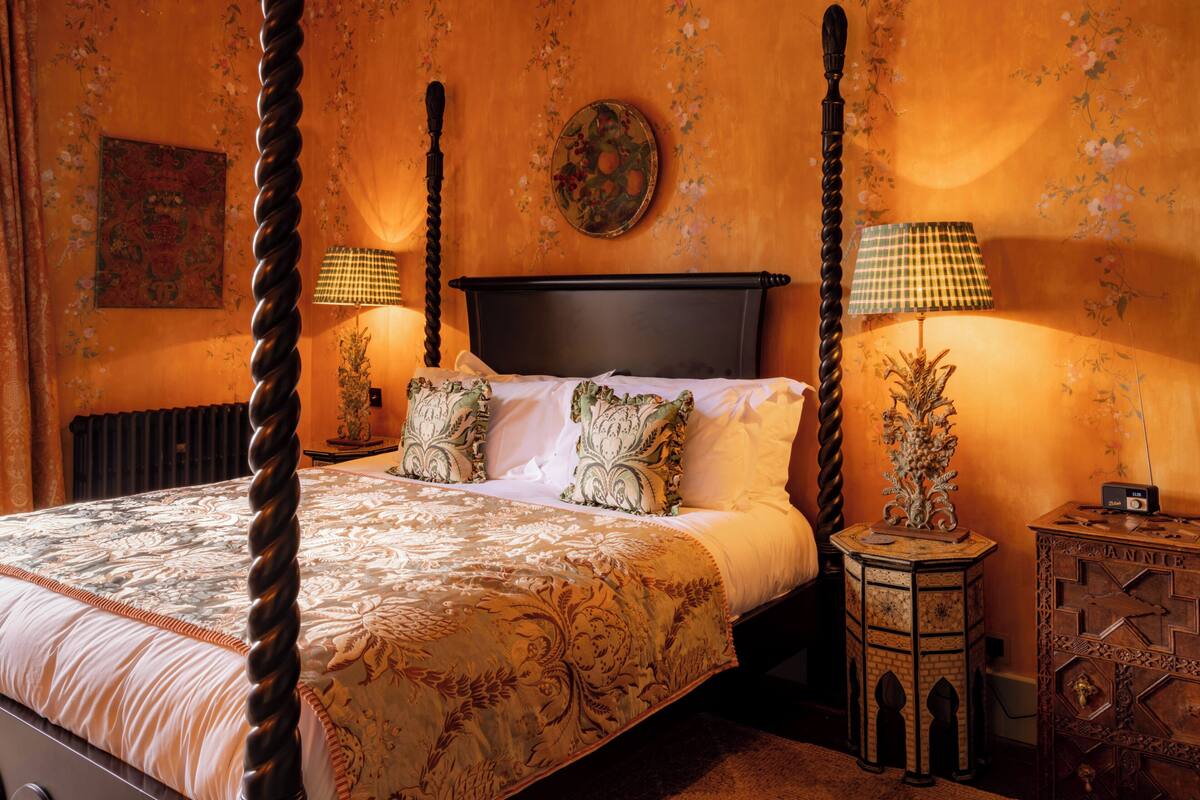 Royal Suite, Kitchen, City View | Iron/ironing board (on request), WiFi (free)