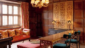 Royal Suite, Kitchen, City View | Interior