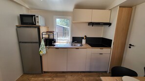 Fridge, microwave, oven, stovetop - L'Eden des Chênes - Premium Mobile Home (6-7 people) - Beach Access - Porto Vecchio (Porto-Vecchio)