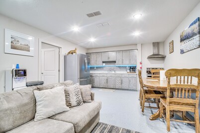 Family Fun! Quaint Seminole Home w/ Grill & Patio