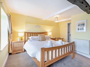 3 Schlafzimmer, Reisekinderbett, kostenloses WLAN, Bettwäsche
