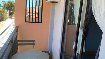 Standard Room, Balcony, City View | Outdoor dining