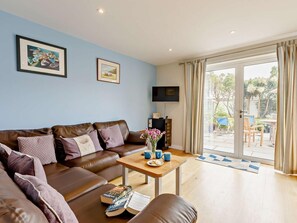 TV, fireplace - 4 Bed in Bude (oc-50591) (Bude)