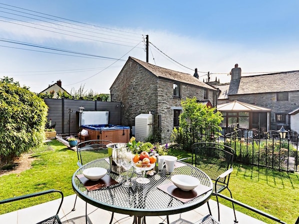 Outdoor dining - 2 Bed in Colwyn Bay (oc-50933) (Eglwysbach)