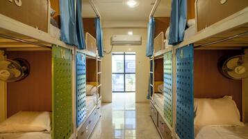 1st Floor 16 Bed Dormitory | Free WiFi, bed sheets