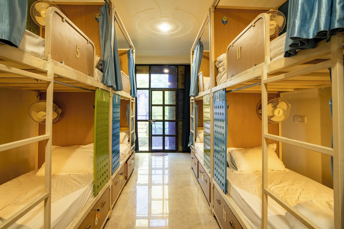 1st Floor 16 Bed Dormitory | Free WiFi, bed sheets