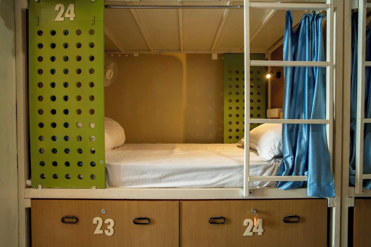Free WiFi, bed sheets