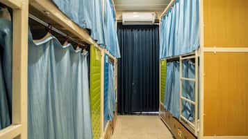 1st Floor 6 Bed Dormitory | WiFi (free), bed sheets