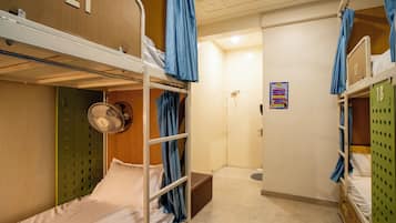 1st Floor 6 Bed Dormitory | WiFi (free), bed sheets