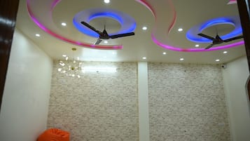 Coin salon dans le hall
