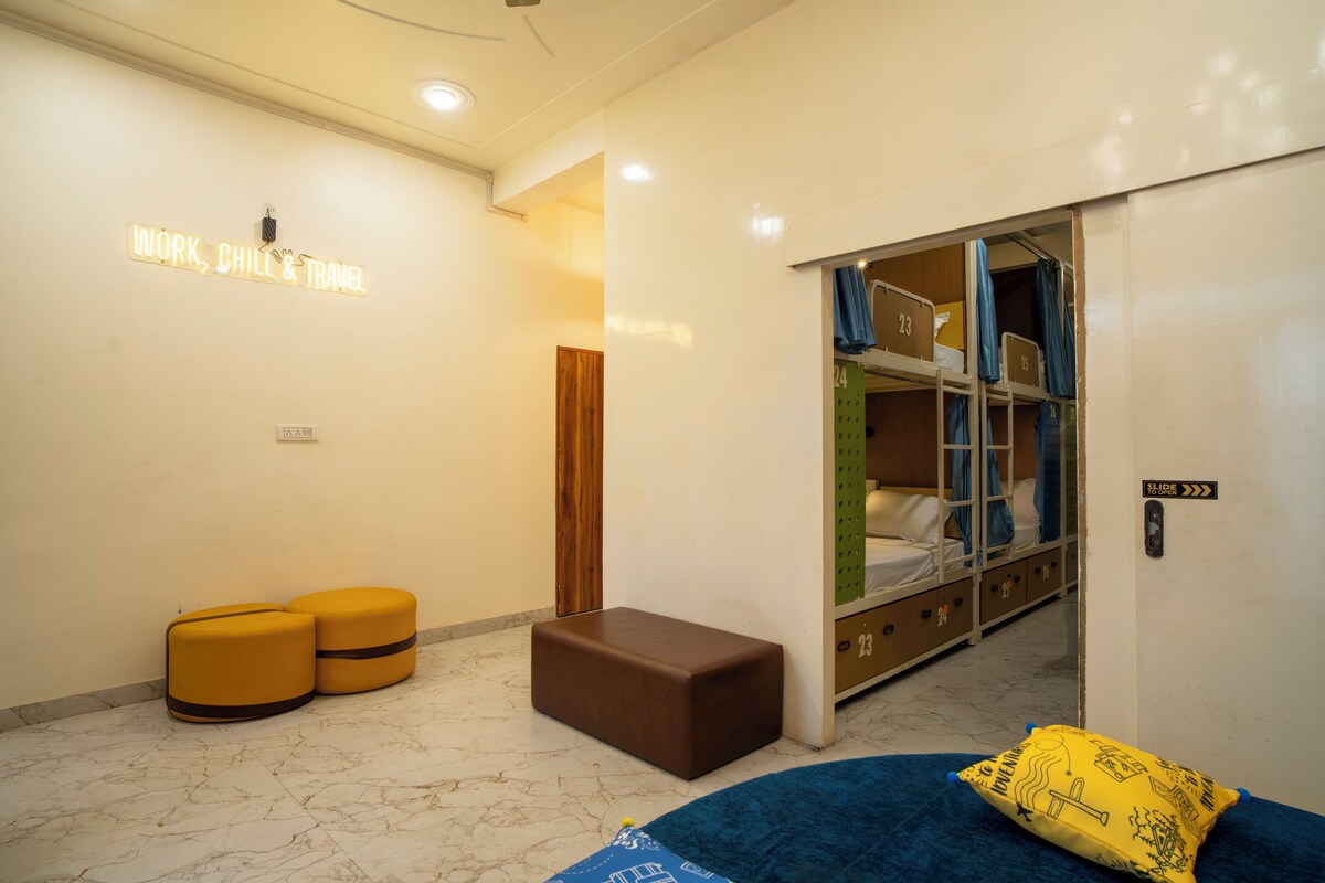 2nd Floor 12 Bed Dormitory | Free WiFi, bed sheets