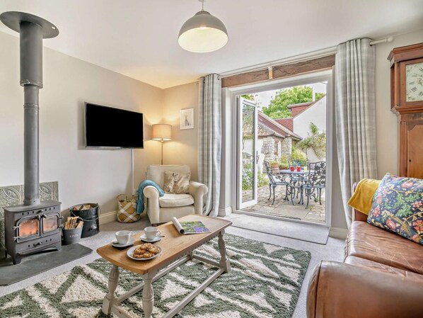 TV, fireplace - 2 Bed in Wedmore (oc-51342) (Middle Stoughton)