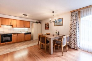 Apartment, Bergblick | Speisen