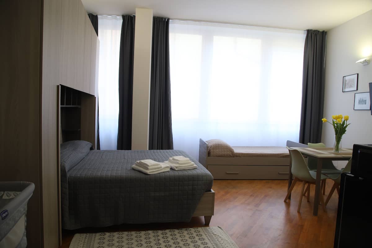 Deluxe Triple Room | Laptop workspace, WiFi (free)